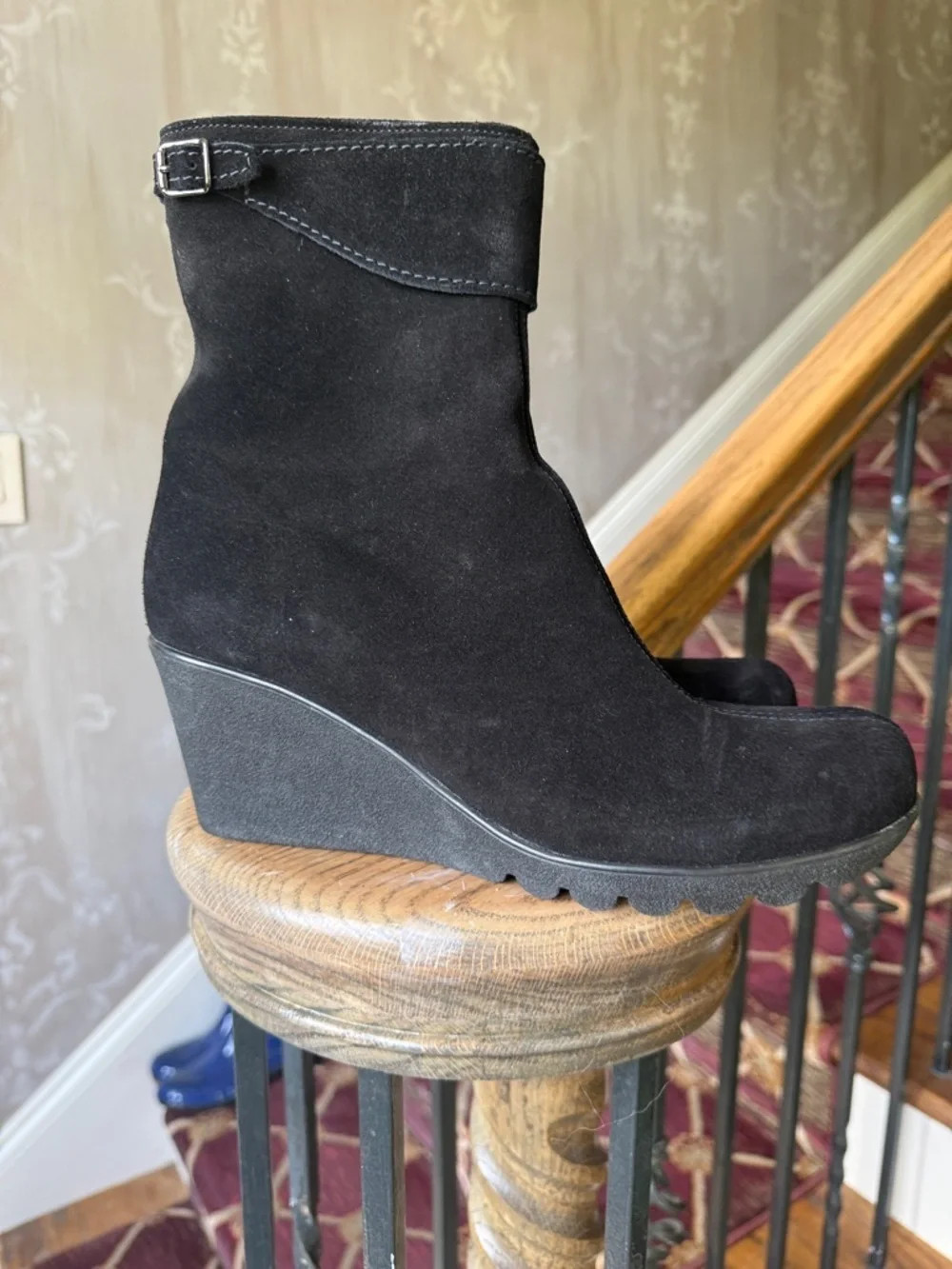 LA CANADIENNE ladies size 10 medium suede boot NWOT